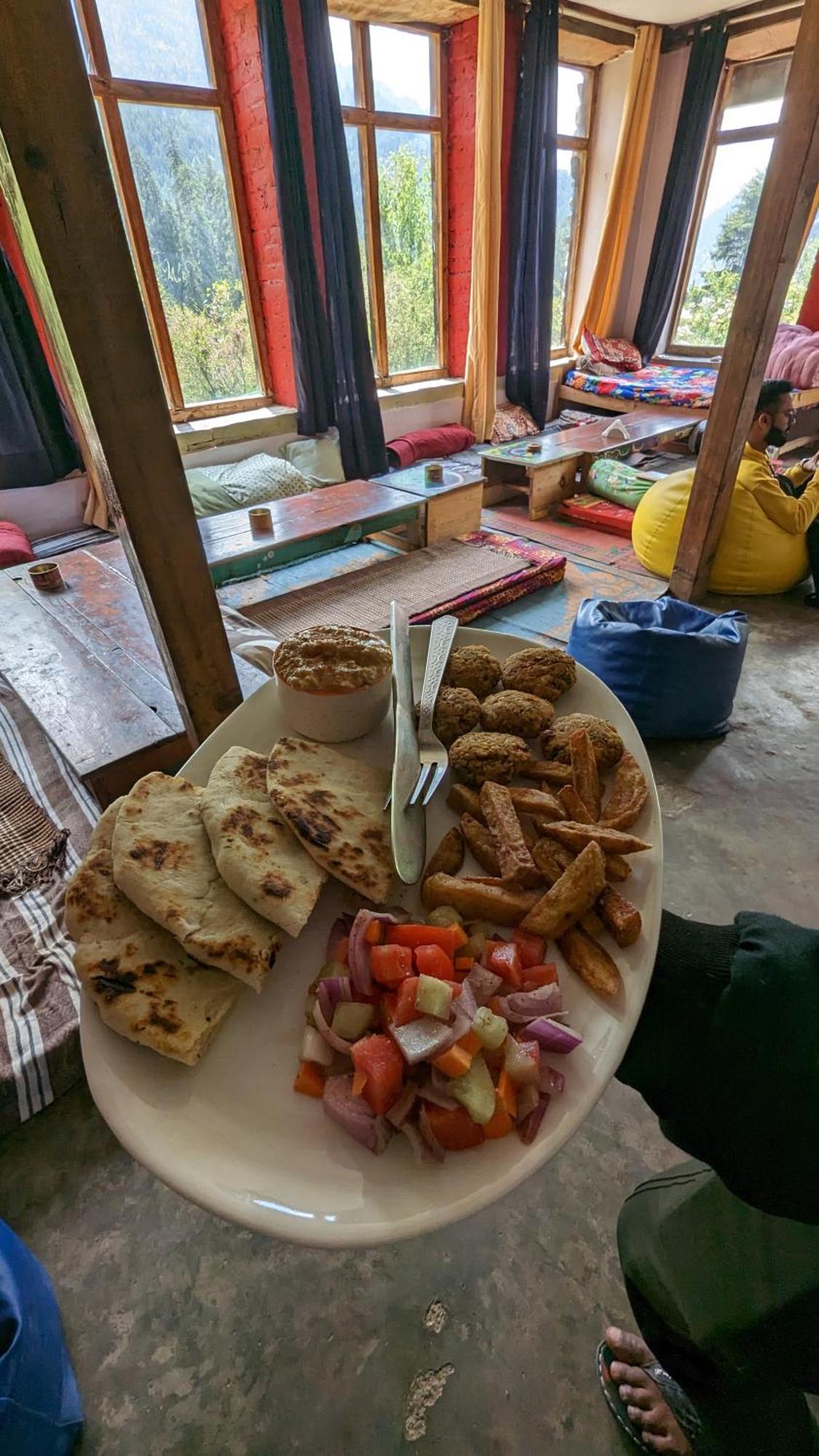 Holy Cow Cafe & Beds Otel Kalgha Dış mekan fotoğraf